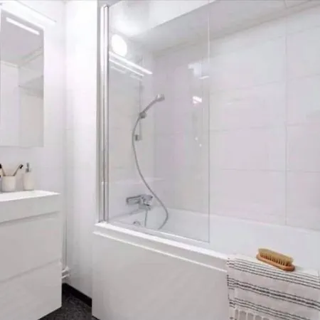 Miracle Tromso, Cozy Double Bed Private In A Shared With Stunning Views