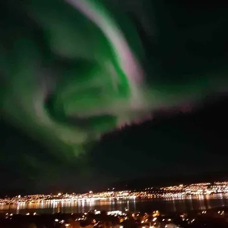 Miracle Tromso, Cozy Double Bed Private In A Shared With Stunning Views トロムソ